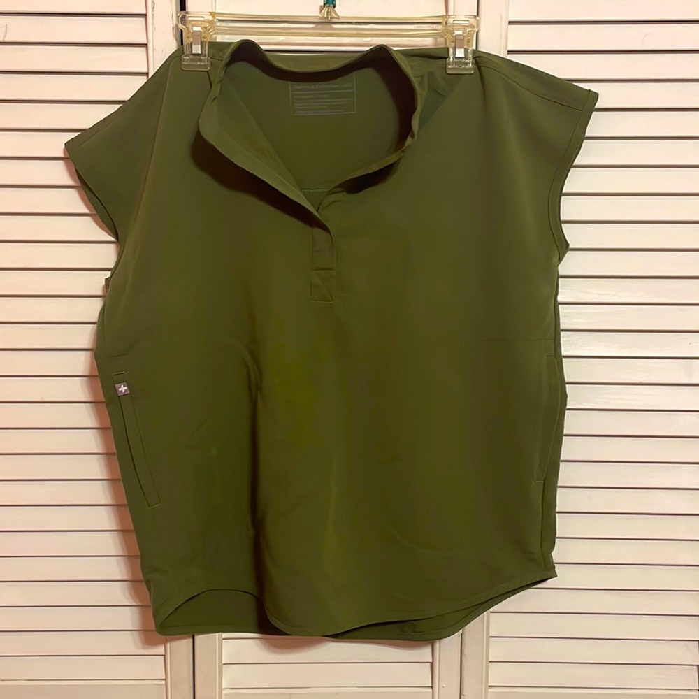 Figs Olive top Rafaela XXS, Pants are the Yola skinny high wasted pants XS.